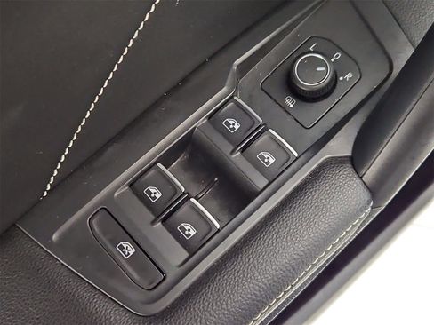 Certified 2022 Volkswagen Tiguan SE image 17