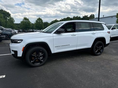 New 2025 Jeep Grand Cherokee L Altitude image 5