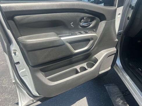 Used 2019 Nissan Titan PRO-4X w/ Pro-4x Utility Package AWD/4WD image 12