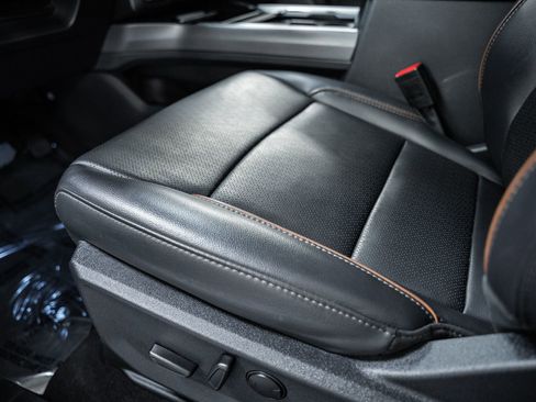 Used 2025 Ford F250 Lariat w/ Black Appearance Package image 43