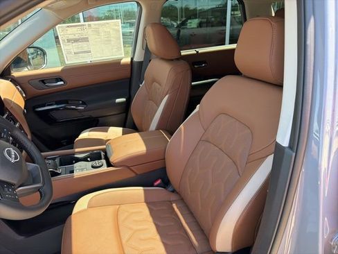 New 2026 Nissan Pathfinder Platinum AWD/4WD image 9