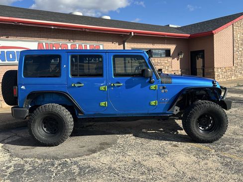 Used 2015 Jeep Wrangler Unlimited Sahara w/ Max Tow Package image 10