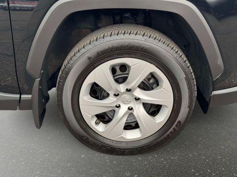 Certified 2024 Toyota RAV4 LE AWD/4WD image 9