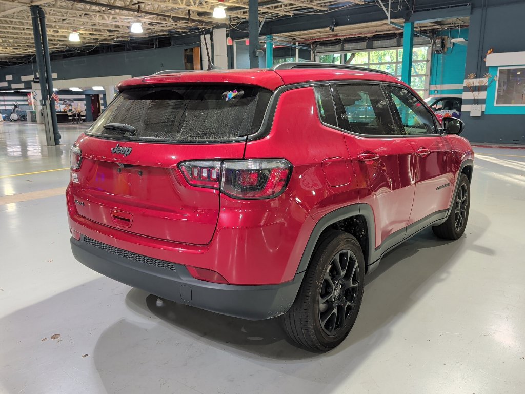 Used 2025 Jeep Compass Latitude w/ Altitude Special Edition AWD/4WD image 9