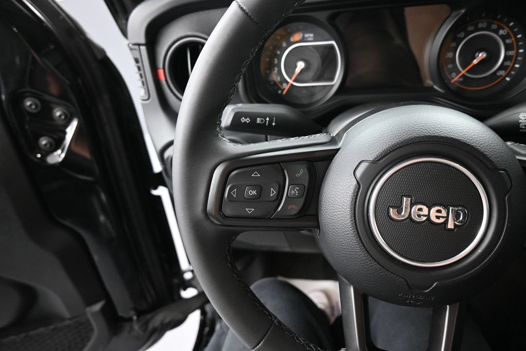 Used 2025 Jeep Wrangler Unlimited Rubicon AWD/4WD image 27