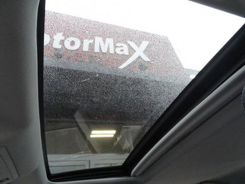 Used 2015 Lexus ES 300h image 17