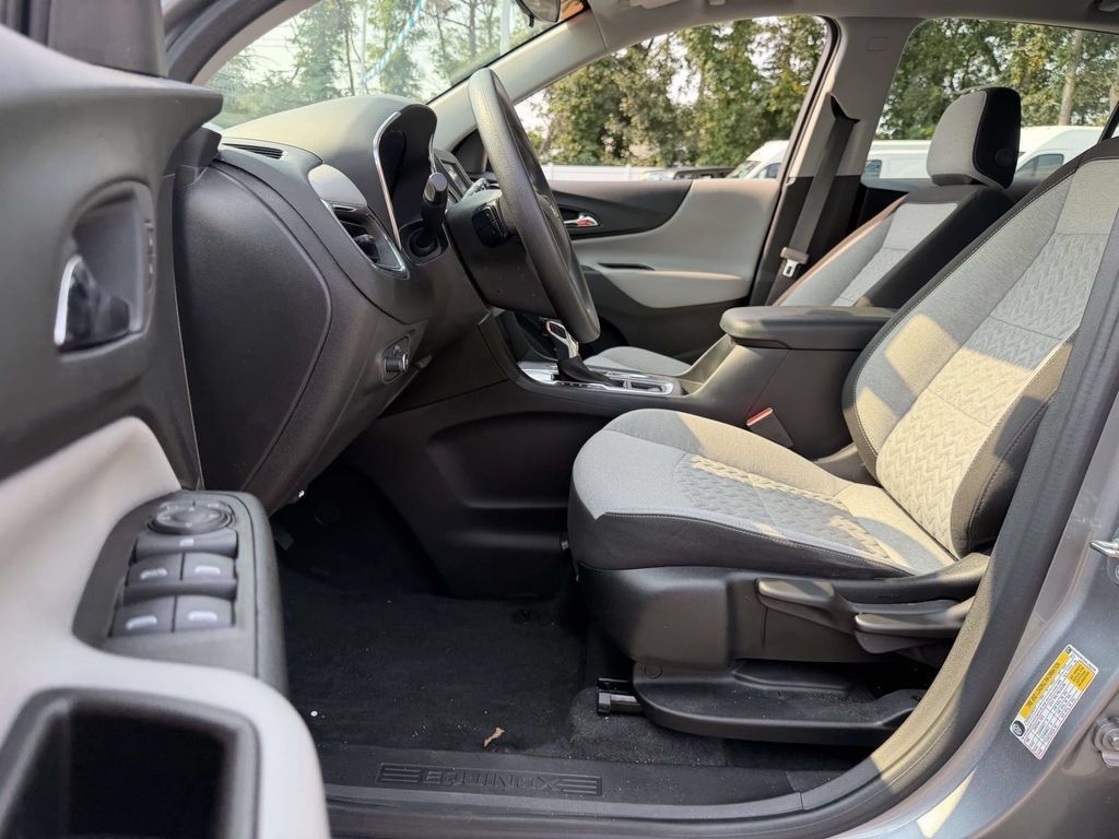Used 2024 Chevrolet Equinox LS FWD image 15
