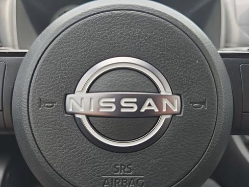 Used 2023 Nissan Rogue SV FWD image 5