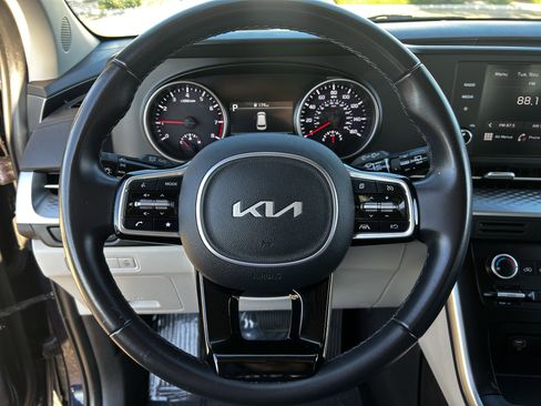 Used 2024 Kia Carnival LX image 22