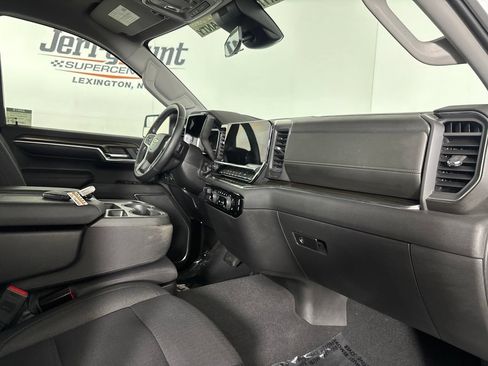 Used 2023 Chevrolet Silverado 1500 LT AWD/4WD image 31