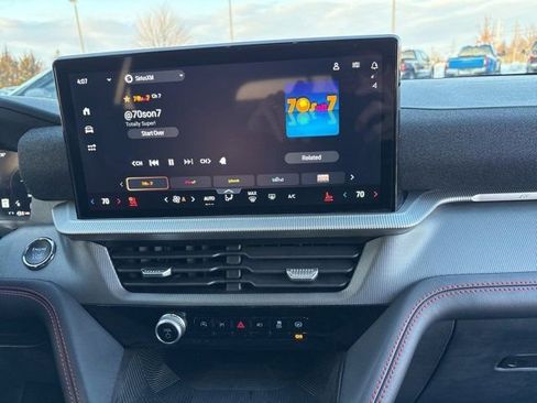 Used 2025 Ford Explorer ST-Line w/ ST-Line Street Pack image 10