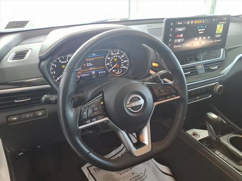 Used 2023 Nissan Altima 2.5 SR w/ SR Premium Package image 11