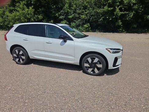 Used 2025 Volvo XC60 T8 Plus w/ Protection Package Premier AWD/4WD image 17