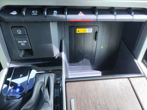 Used 2025 Toyota Tundra Platinum image 25