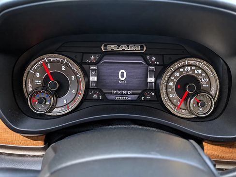 Used 2022 RAM 3500 Limited AWD/4WD image 17