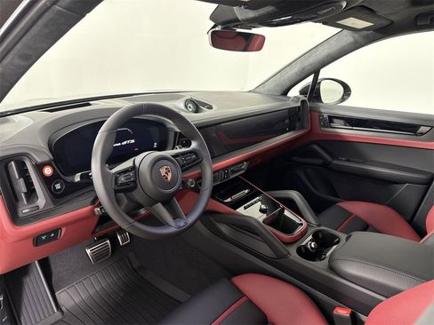 New 2026 Porsche Cayenne GTS image 4