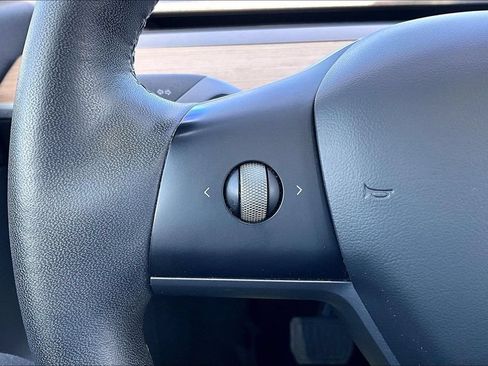 Used 2021 Tesla Model Y Long Range AWD/4WD image 18