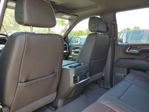 Used 2023 GMC Sierra 1500 Denali w/ Denali Reserve Package AWD/4WD image 10