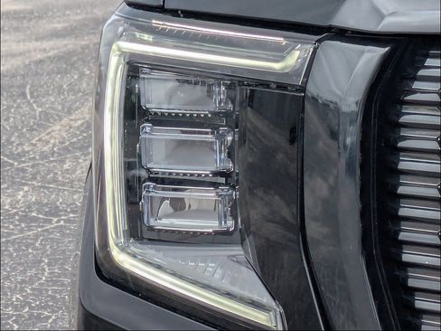 Used 2024 GMC Yukon XL Denali Ultimate AWD/4WD image 10