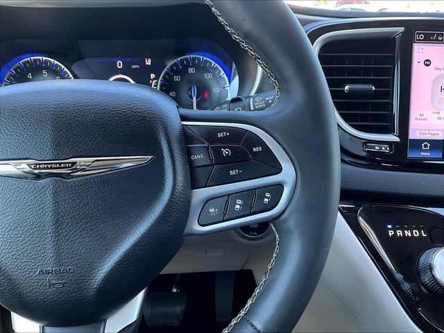 Used 2024 Chrysler Pacifica Touring-L FWD image 13