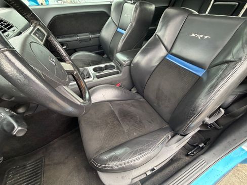 Used 2009 Dodge Challenger SRT8 w/ Spring Special Group RWD image 5