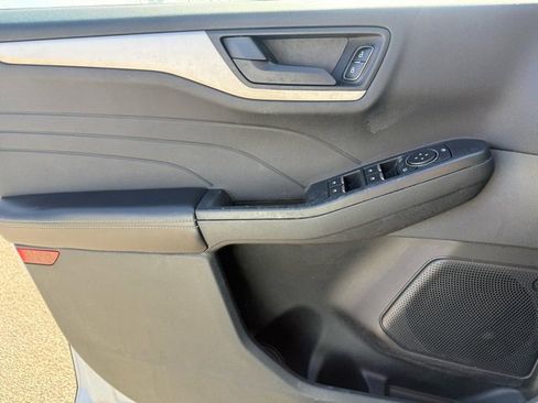 Used 2022 Ford Escape SE image 20