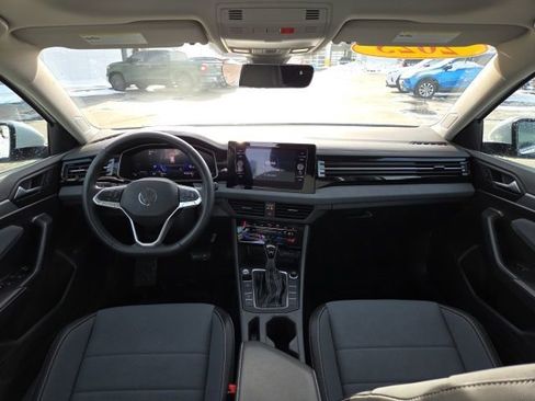 Used 2025 Volkswagen Jetta SE image 21