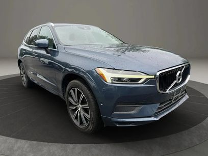 Used 2018 Volvo XC60 T5 Momentum w/ Vision Package