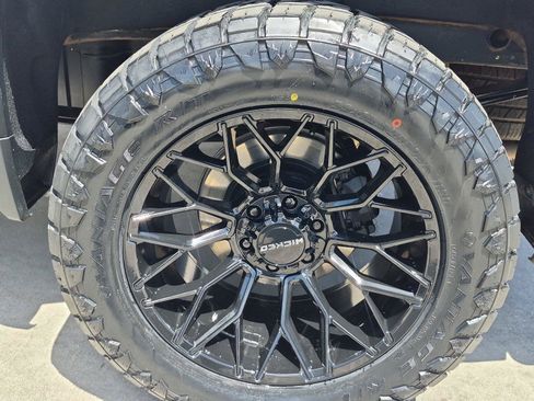 Used 2025 GMC Sierra 1500 AT4 AWD/4WD image 14