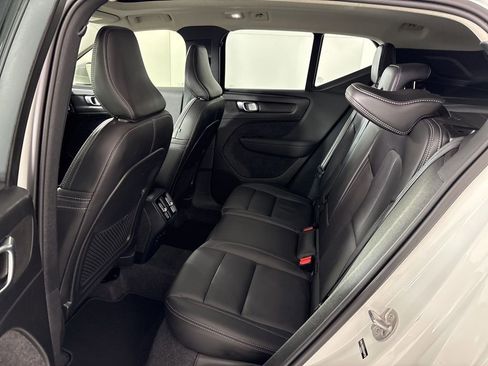 Used 2025 Volvo XC40 B5 Plus image 19