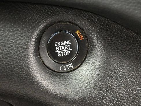 Used 2019 Jeep Cherokee Limited FWD image 25
