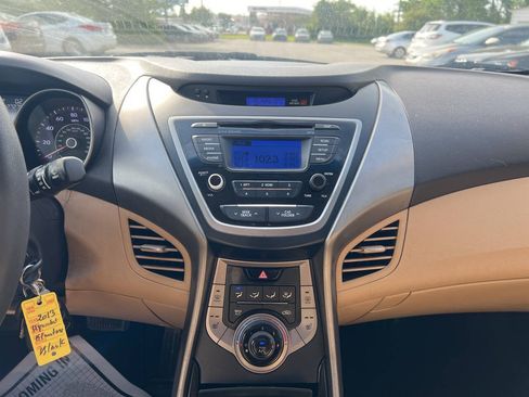 Used 2013 Hyundai Elantra GLS w/ Preferred Pkg FWD image 14