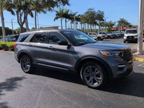 Certified 2023 Ford Explorer XLT w/ Equipment Group 202A AWD/4WD image 2