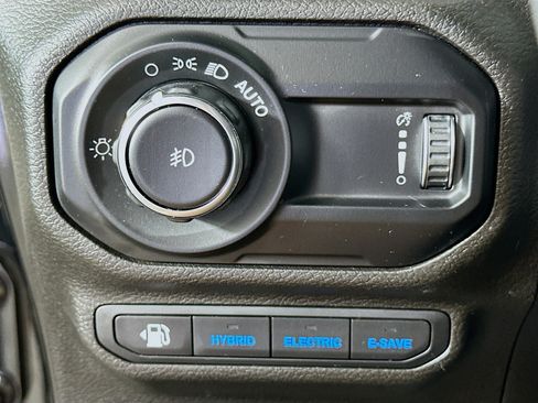 Used 2023 Jeep Wrangler Unlimited w/ Sun & Screen Package AWD/4WD image 16