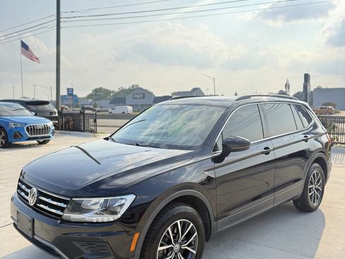 Used 2019 Volkswagen Tiguan SE w/ Panoramic Sunroof Package image 3