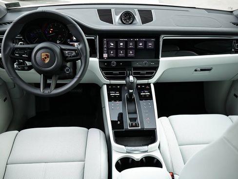 New 2026 Porsche Macan image 29