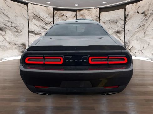 Used 2019 Dodge Challenger SXT RWD image 6
