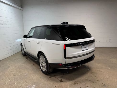 Used 2024 Land Rover Range Rover SE AWD/4WD image 9