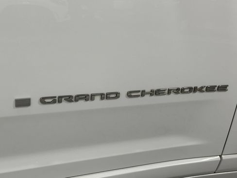 Used 2023 Jeep Grand Cherokee Overland AWD/4WD image 58