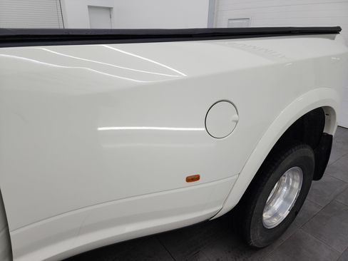 Used 2018 RAM 3500 Laramie image 32