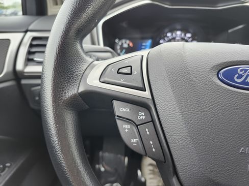 Used 2020 Ford Fusion SE FWD image 34