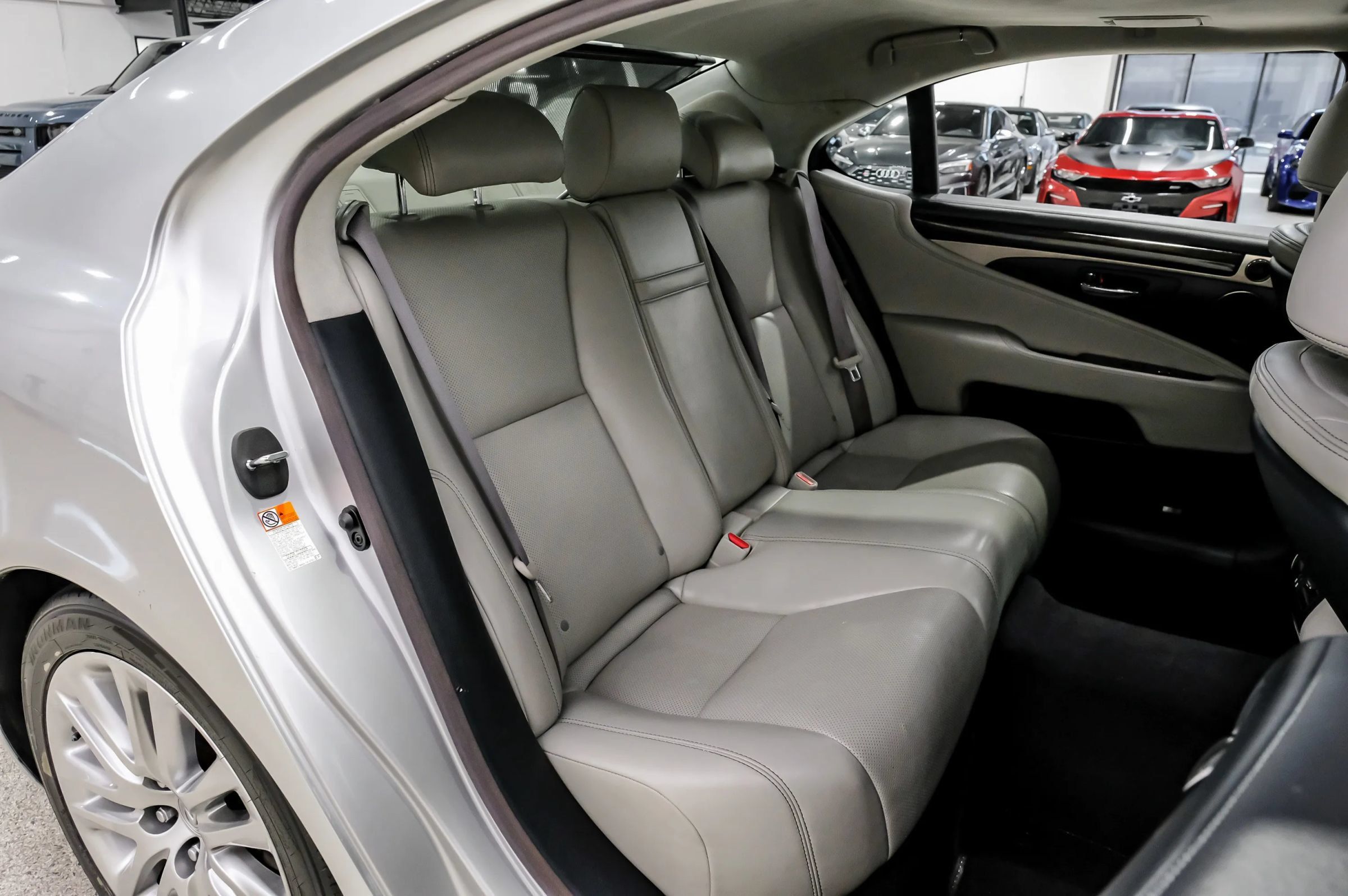 Used 2015 Lexus LS 460 L RWD image 39