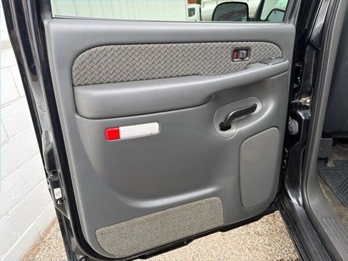 Used 2003 Chevrolet Avalanche 4x4 w/ Suspension Package, Off-Road image 26