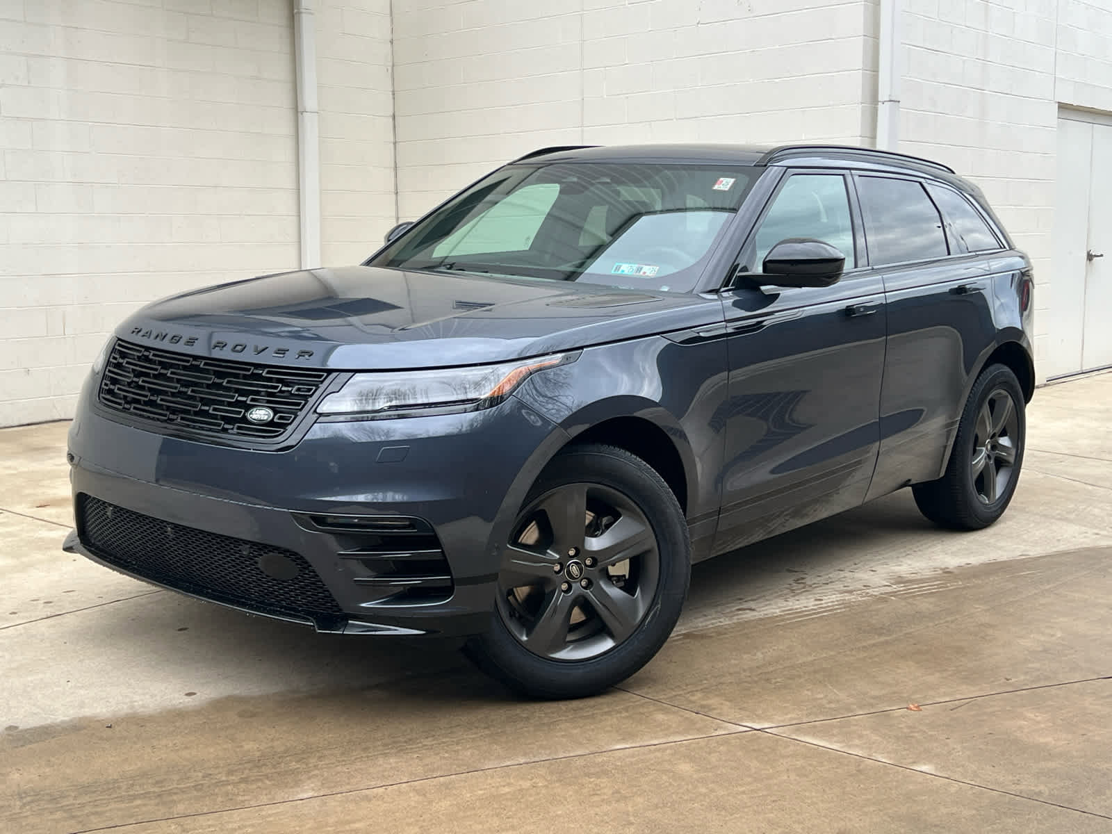 Used 2025 Land Rover Range Rover Velar Dynamic SE AWD/4WD image 1