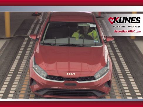 Used 2023 Kia Forte LXS w/ LXS Technology Package image 3