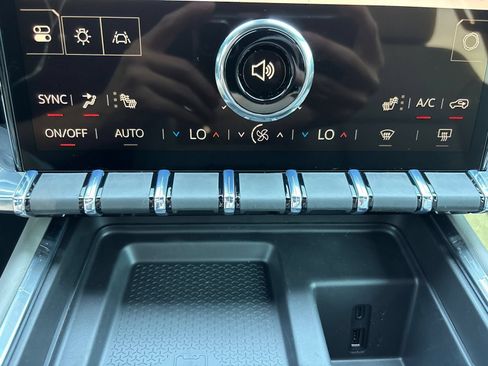 New 2026 GMC Acadia Elevation w/ Elevation Premium Package FWD image 7