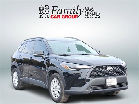 Used 2023 Toyota Corolla Cross LE image 2