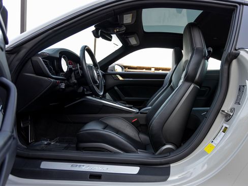 Certified 2022 Porsche 911 Turbo image 28