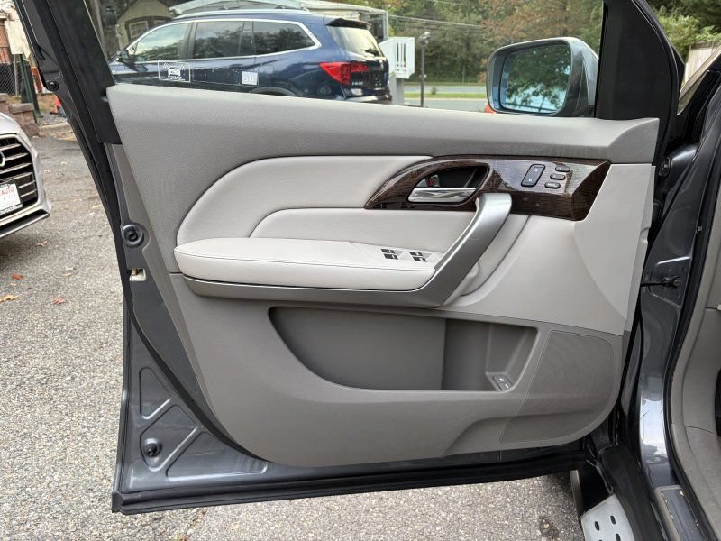 Used 2011 Acura MDX w/ Technology Package AWD/4WD image 18