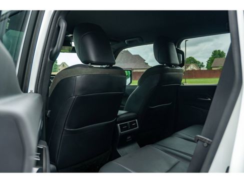 Used 2024 Lexus GX 550 AWD/4WD image 12